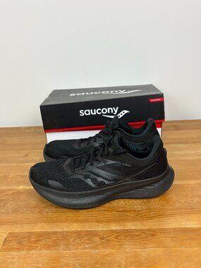 Saucony Women's Ride 16 running shoes. Size 9. Black